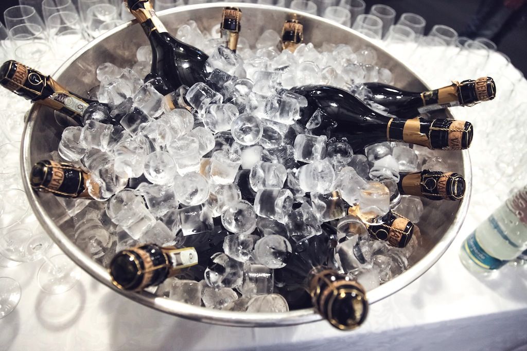 How to quickly cool champagne in an ice bath - the salt method